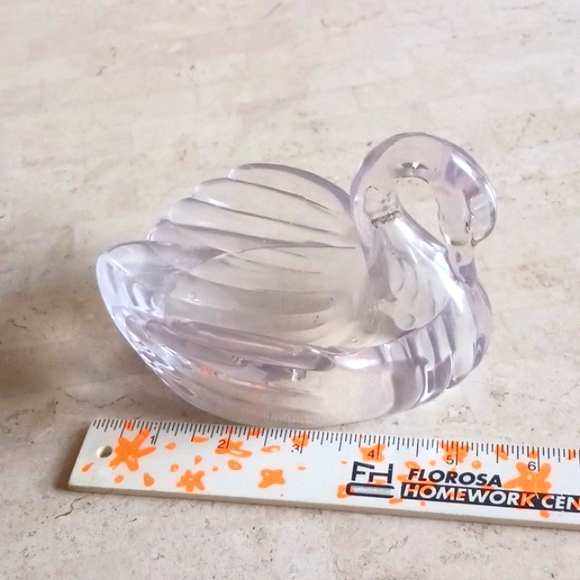 Vintage- Lucite Clear Swan Soap Dish With  Small Soaps, 5 1/2" Long,4" High - Picture 9 of 10
